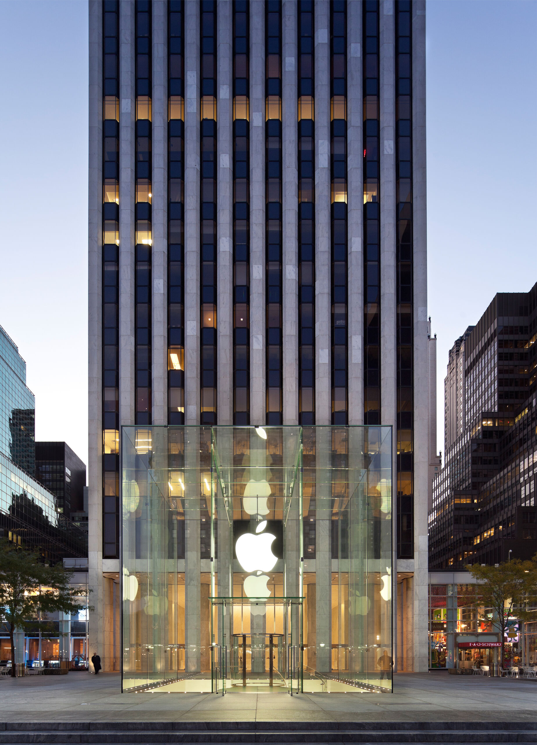 Shopping on Fifth Avenue in New York