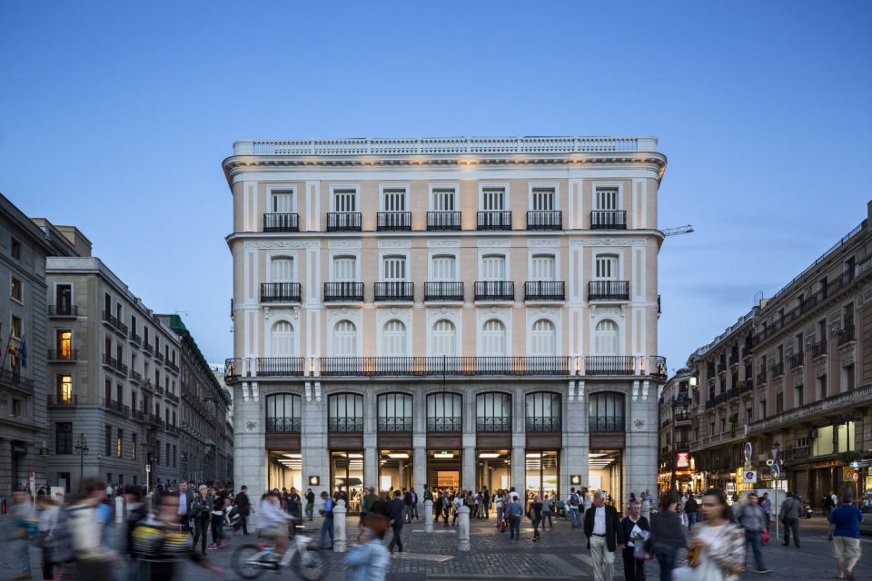 Apple Store Madrid, Puerta Del Sol © Peter Aaron