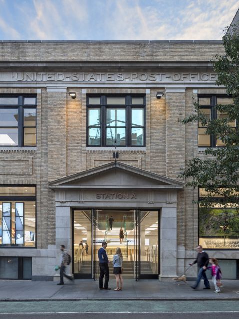 Apple Store Soho © Peter Aaron